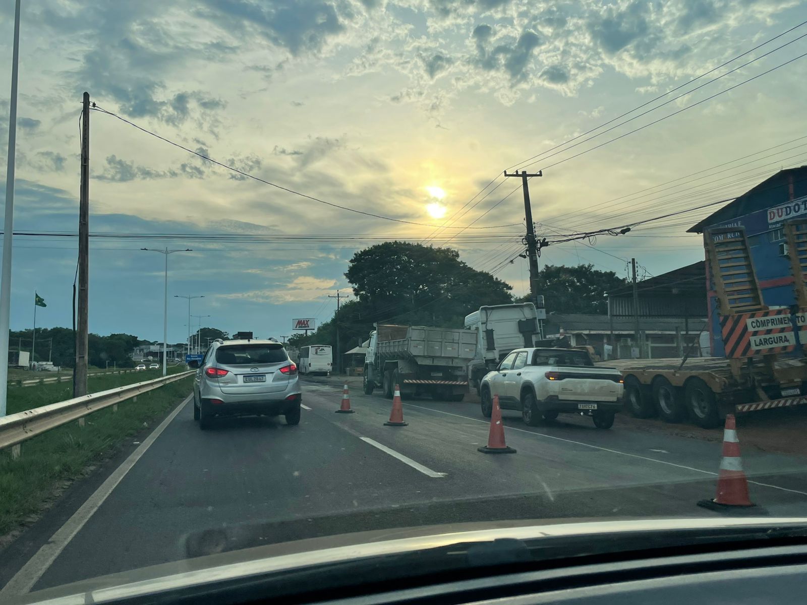 Jornal Ilustrado - O grande jornal do Noroeste do Paraná Jornal Ilustrado - Alerta aos motoristas: trânsito congestionado na PR-323, em Umuarama