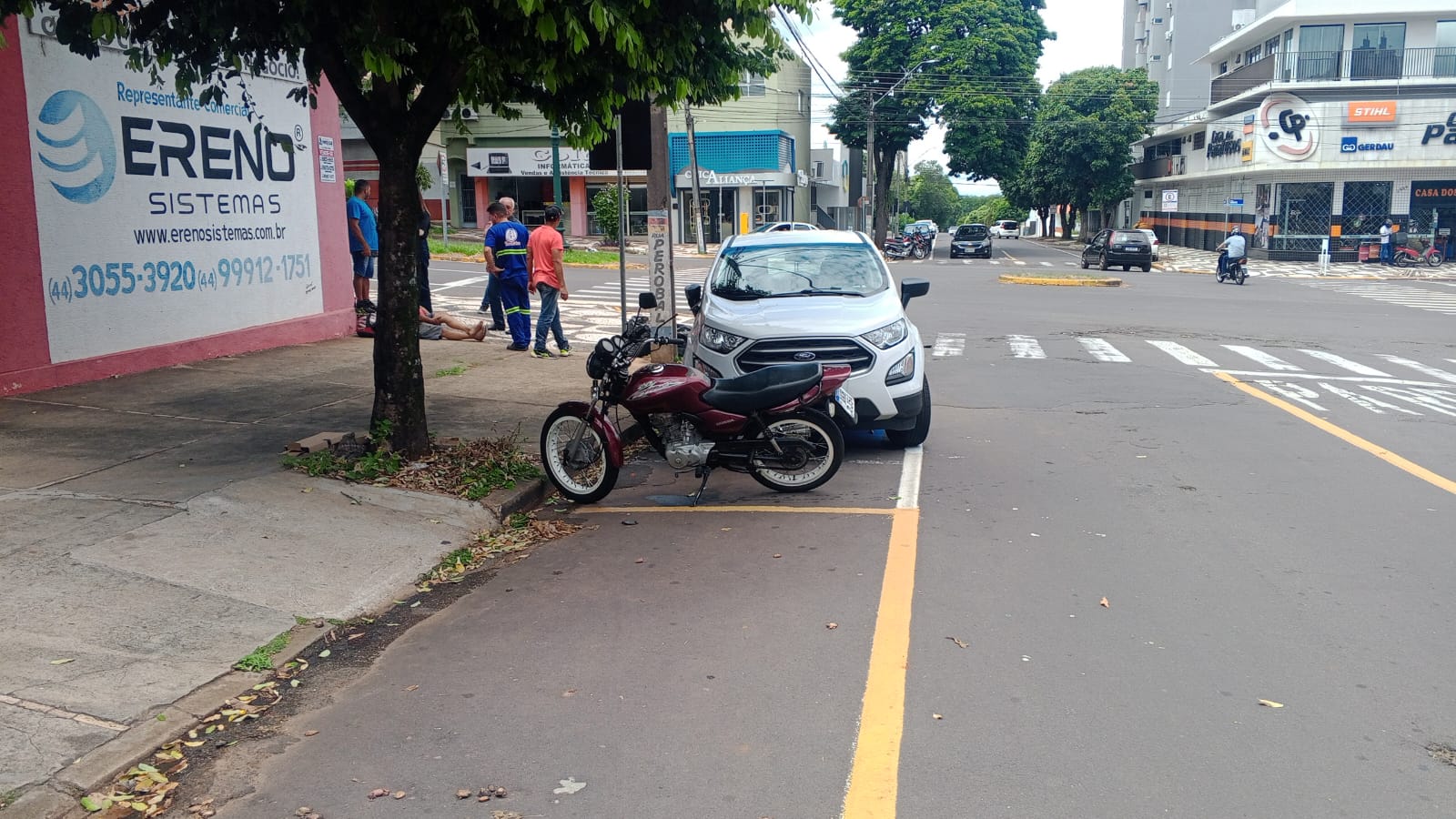 Jornal Ilustrado - Colisão em cruzamento deixa motociclista ferido em Umuarama