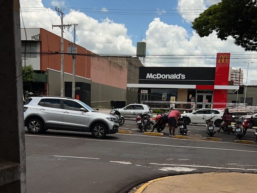 Jornal Ilustrado - Motoboys pedem local como ‘ponto de parada’ na área central