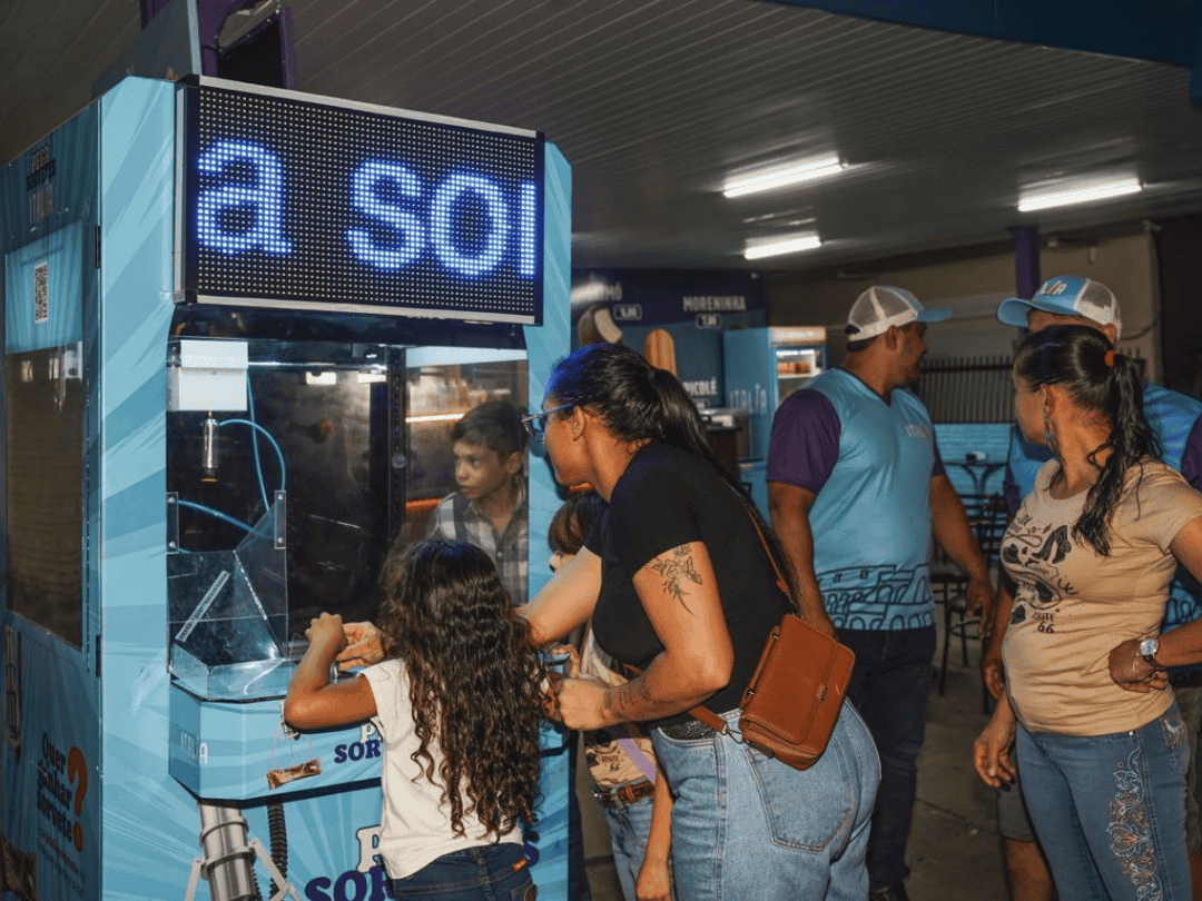 Máquina de içar sorvete vira atração e rende filas animadas na Expo Umuarama