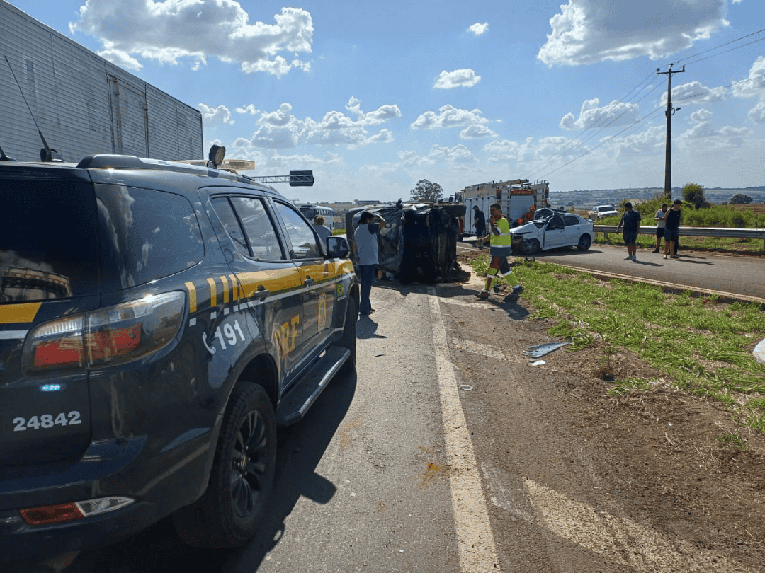 Jornal Ilustrado - Carro com placas de Altônia se envolve em acidente fatal na BR-376 
