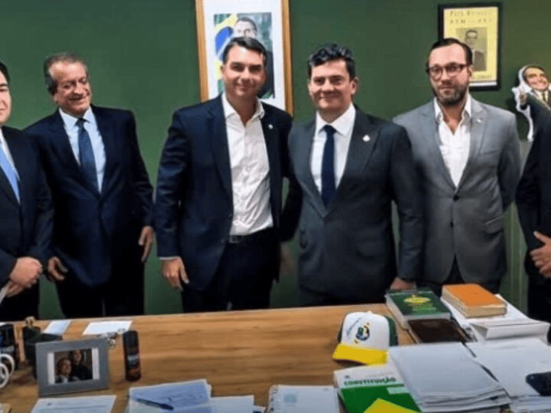 Flávio diz que apoiou Moro ao governo do PR após saber que Ratinho Jr. será seu adversário