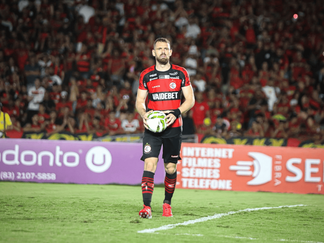 De Xambrê para o Nordeste: zagueiro Erik Henrique constrói carreira no futebol brasileiro