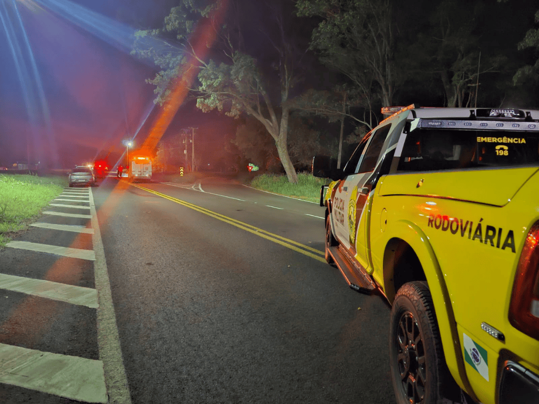 Idosa morre em acidente entre carro e motocicleta em trevo de rodovias da região