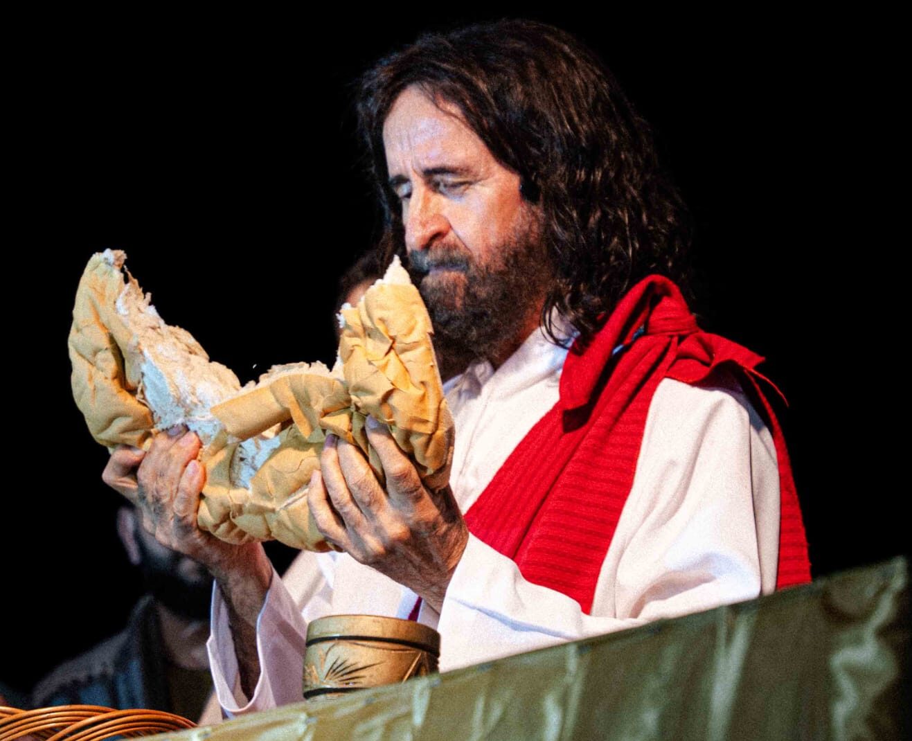 Jornal Ilustrado - O grande jornal do Noroeste do Paraná Jornal Ilustrado - Ator umuaramense interpreta Jesus há 47 anos na encenação da Paixão de Cristo
