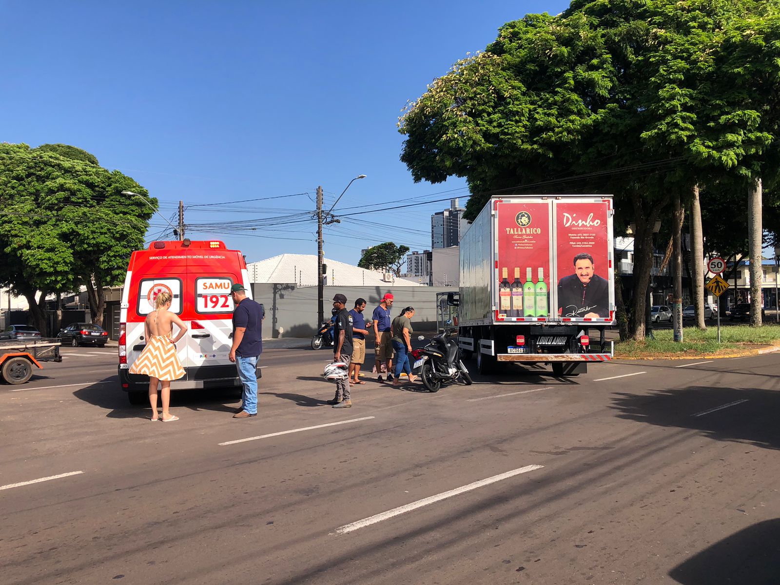 Jornal Ilustrado - O grande jornal do Noroeste do Paraná Jornal Ilustrado - Motociclista fica ferido após colisão com caminhão no centro de Umuarama
