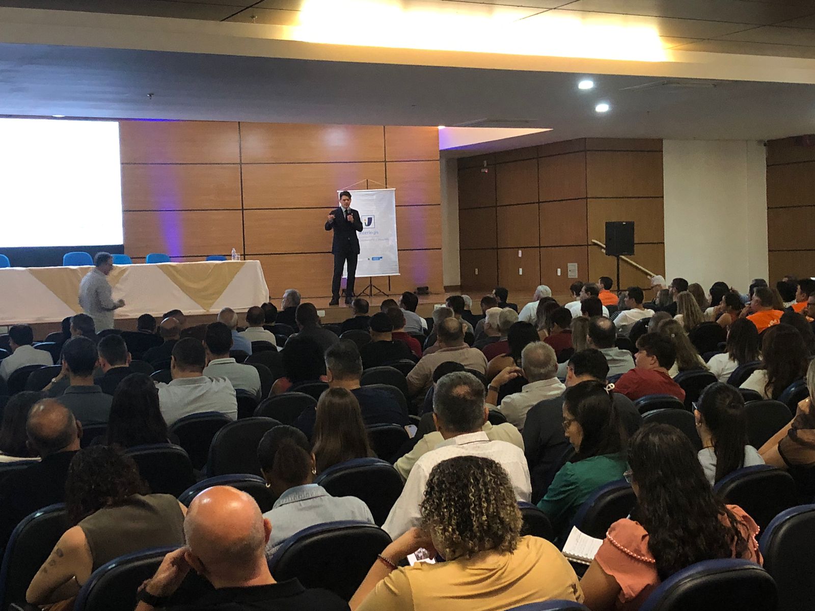 Jornal Ilustrado - Presidente do TCE-PR participa de evento sobre gestão pública em Umuarama e visita sede do Ilustrado