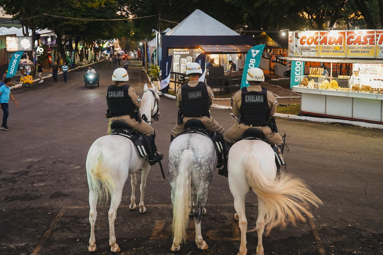 Policiamento montado reforça segurança e chama atenção do público na Expo Umuarama