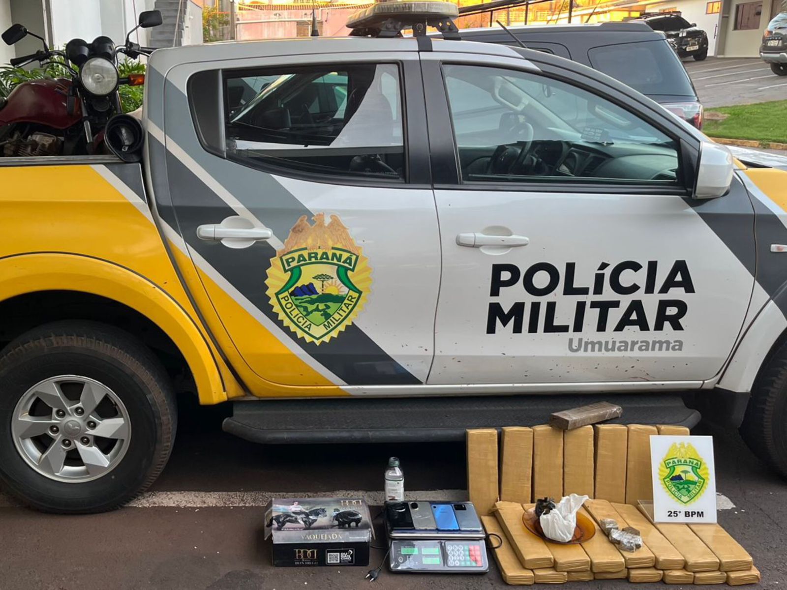 Jornal Ilustrado - PM prende homem com mais de 23 kg de maconha e recupera moto roubada em Ivaté