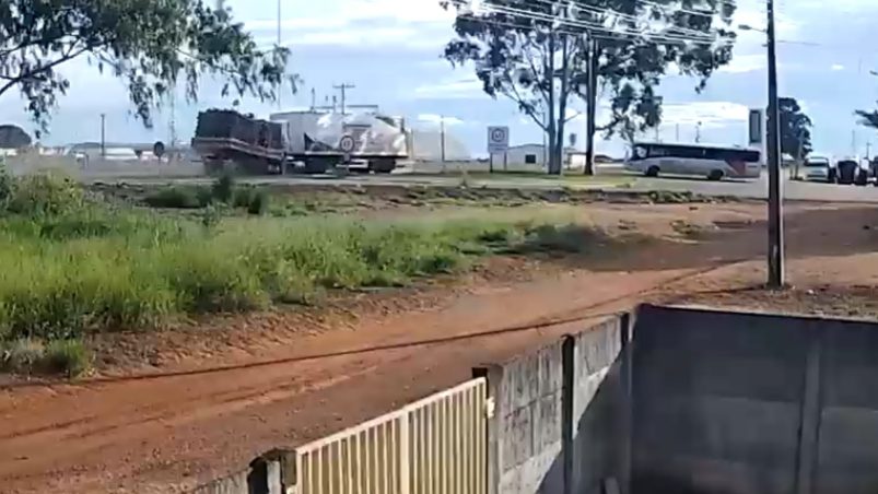 Jornal Ilustrado - Caminhão de Douradina se envolve em grave acidente com dois mortos em GO