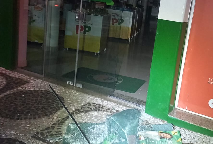 Loja é arrombada durante a madrugada no entorno da Santos Dumont