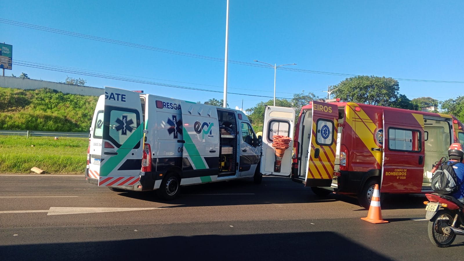 Jornal Ilustrado - Motociclista fica ferido na colisão entre moto e caminhão no trevo do Parque de Exposição