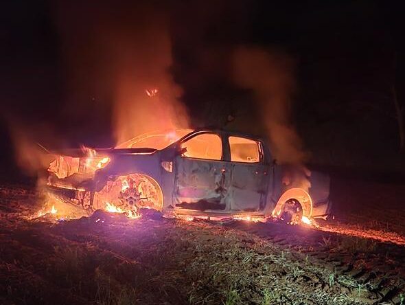 Caminhonete pega fogo e fica completamente destruída na zona rural de Alto Piquiri
