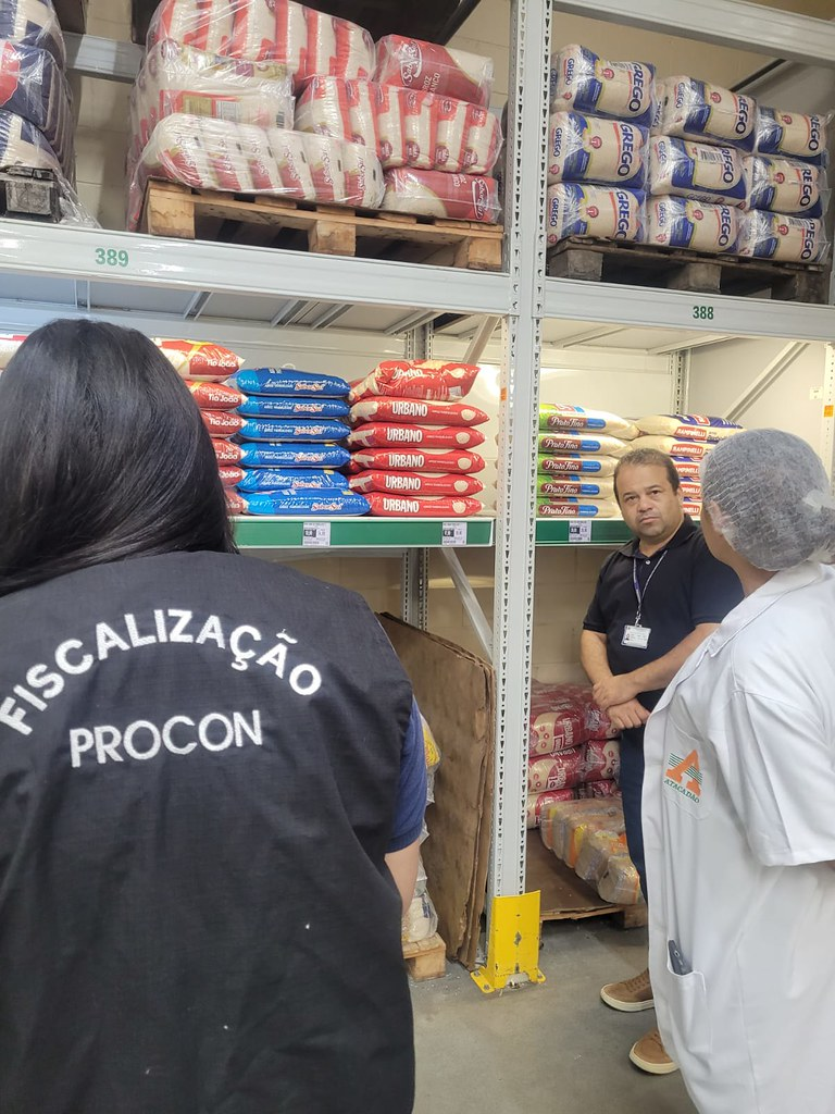 Jornal Ilustrado - O grande jornal do Noroeste do Paraná Jornal Ilustrado - Procon de Umuarama notifica atacadista por vender alimentos com carunhos