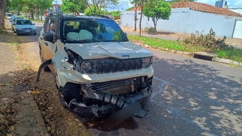 Acidente deixa motorista com ferimentos leves em Umuarama