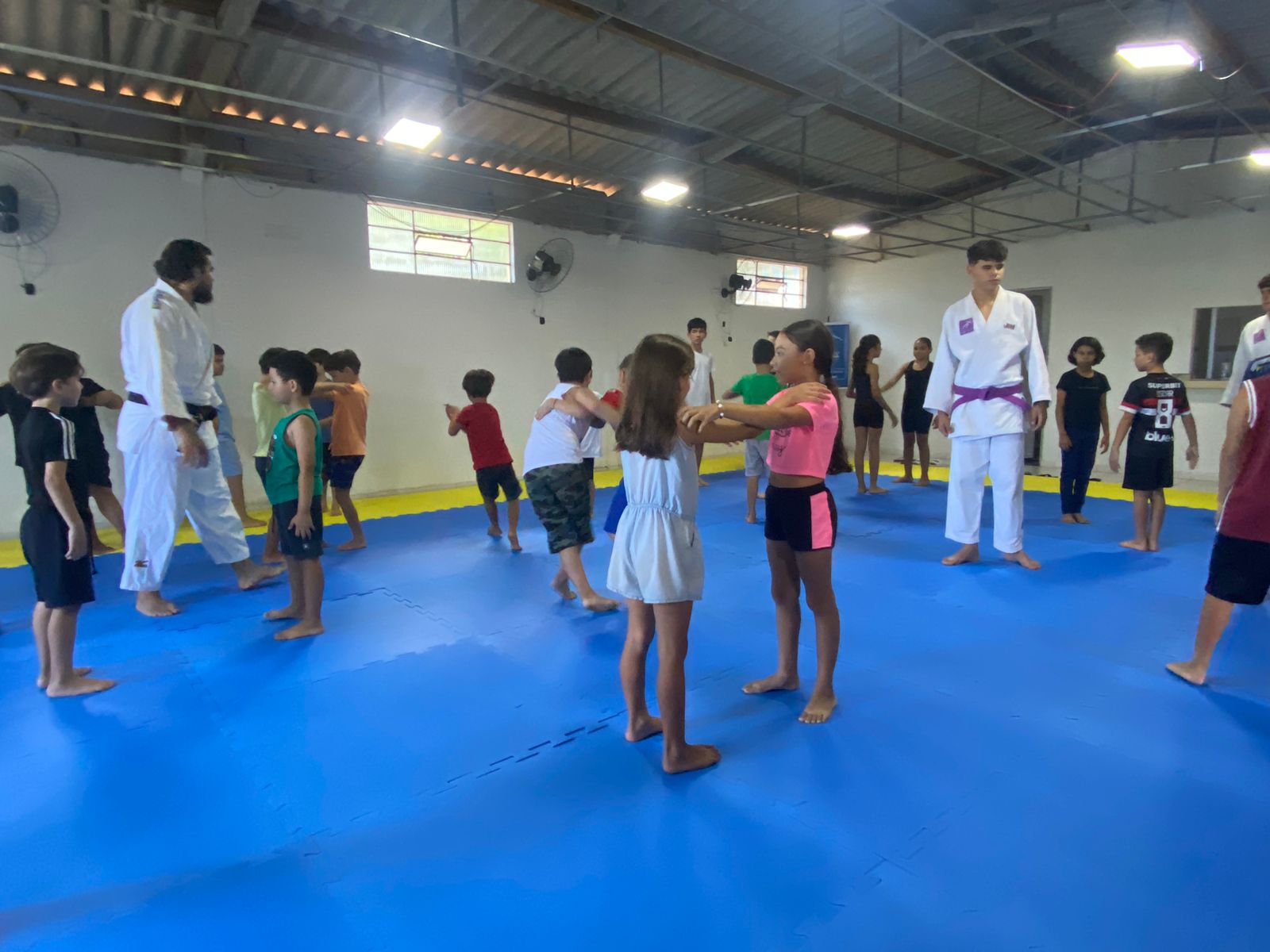 No Jardim Belvedere, crianças e adolescentes vão participar de graça de aulas de judô