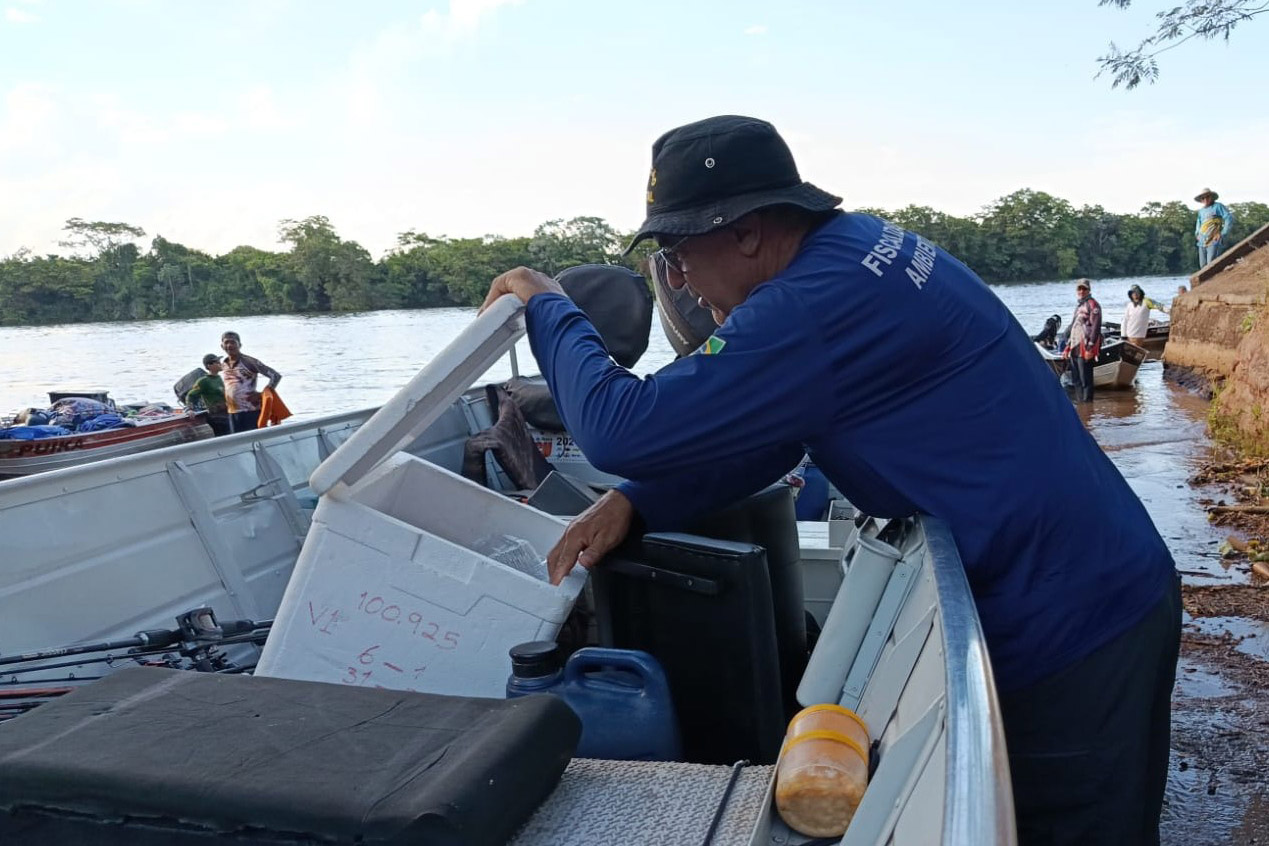 Agentes do IAT abordam 150 embarcações ao longo dos rios Paraná e Ivaí