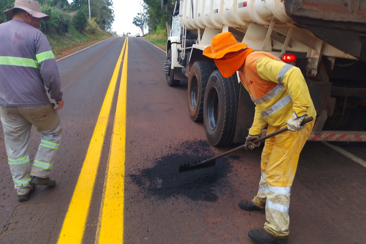 DER/PR inicia serviços de melhorias no pavimento em rodovia entre Altônia e Iporã
