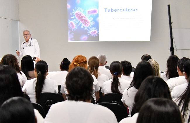 Agentes e população são orientados em alusão ao Dia Mundial de Combate à Tuberculose