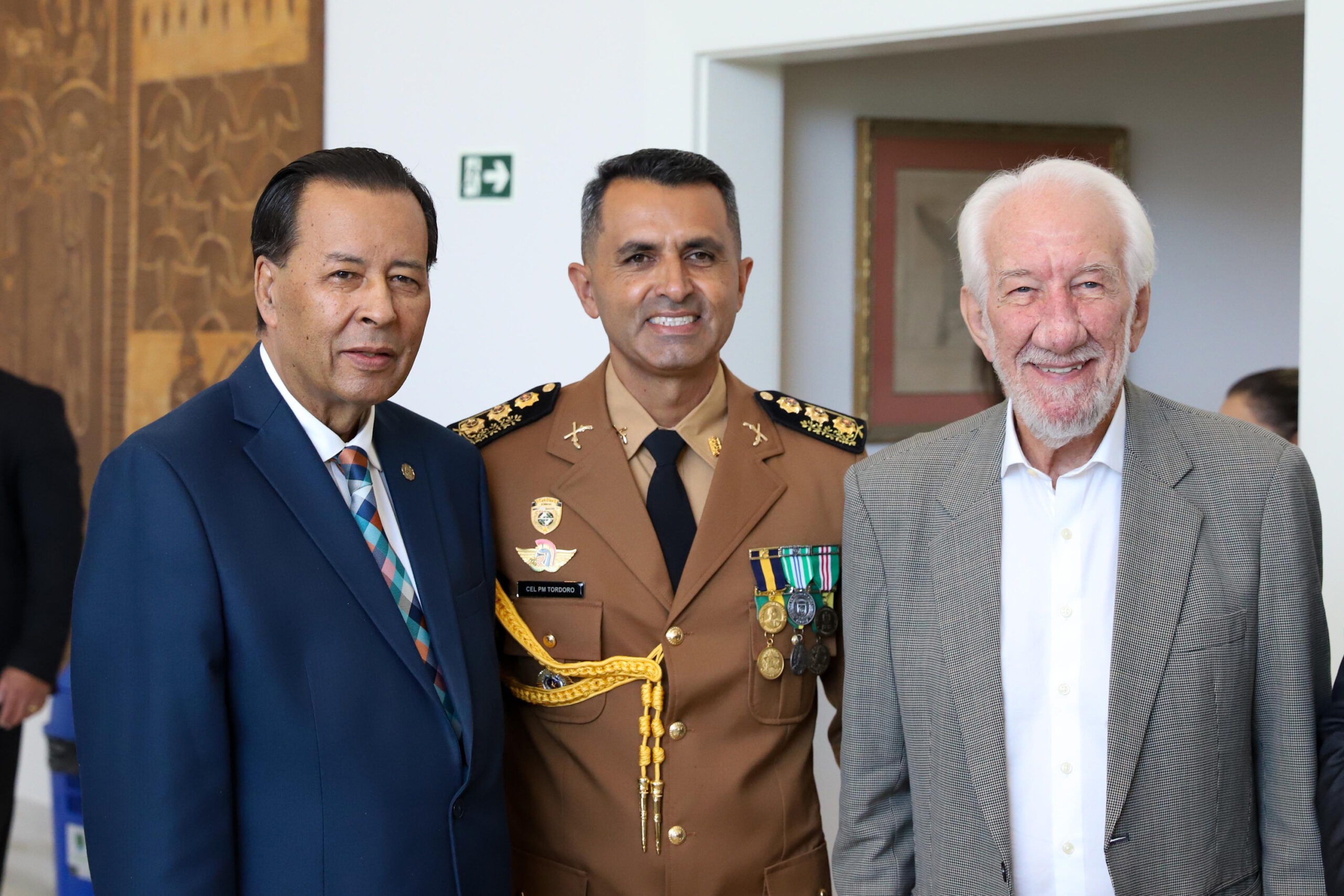 Pastor Perci Fontoura recebe Medalha de Mérito da Casa Militar do Paraná 