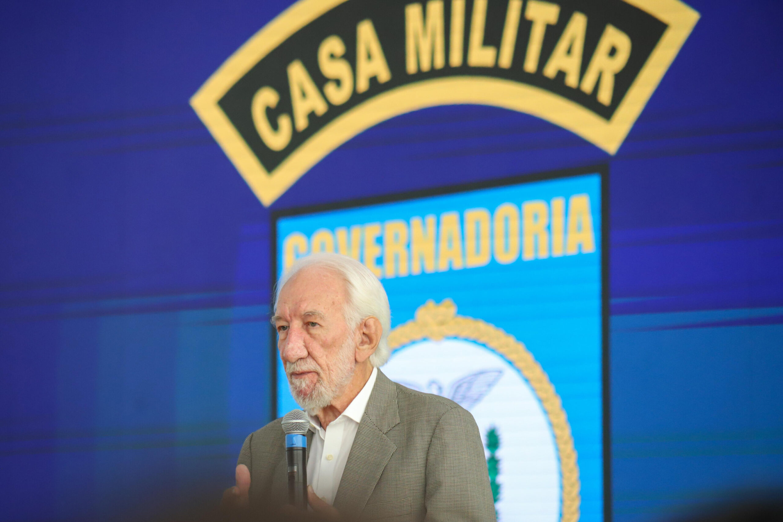 Jornal Ilustrado - Pastor Perci Fontoura recebe Medalha de Mérito da Casa Militar do Paraná 