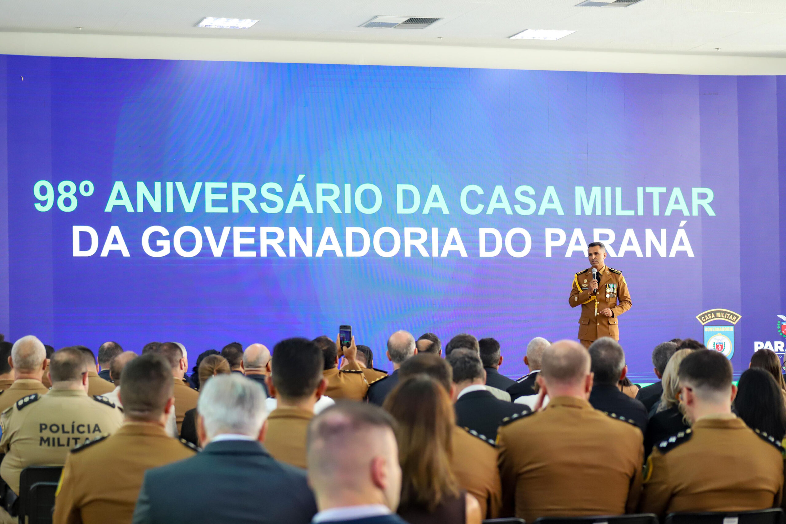 Jornal Ilustrado - Pastor Perci Fontoura recebe Medalha de Mérito da Casa Militar do Paraná 
