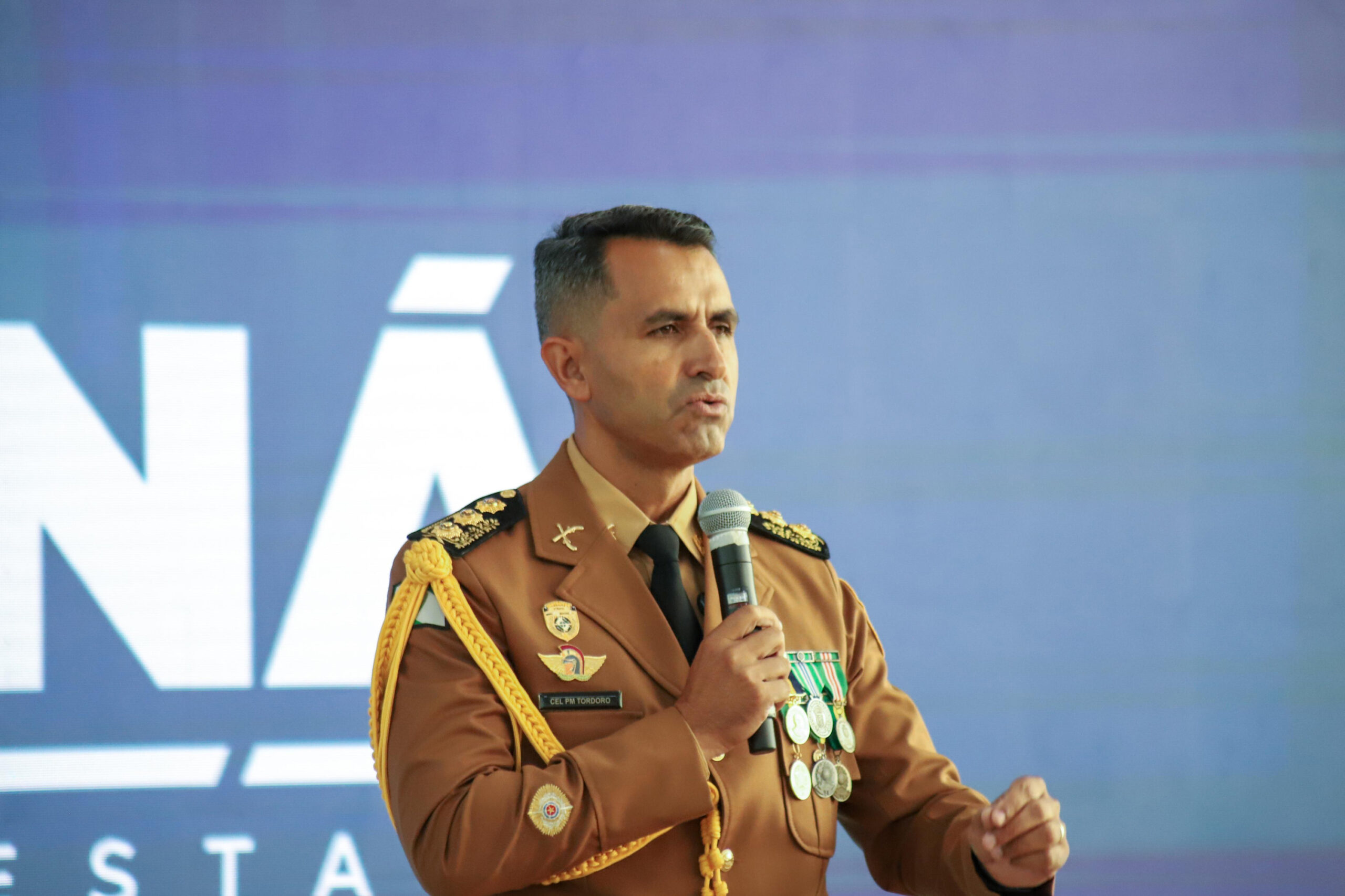 Jornal Ilustrado - Pastor Perci Fontoura recebe Medalha de Mérito da Casa Militar do Paraná 