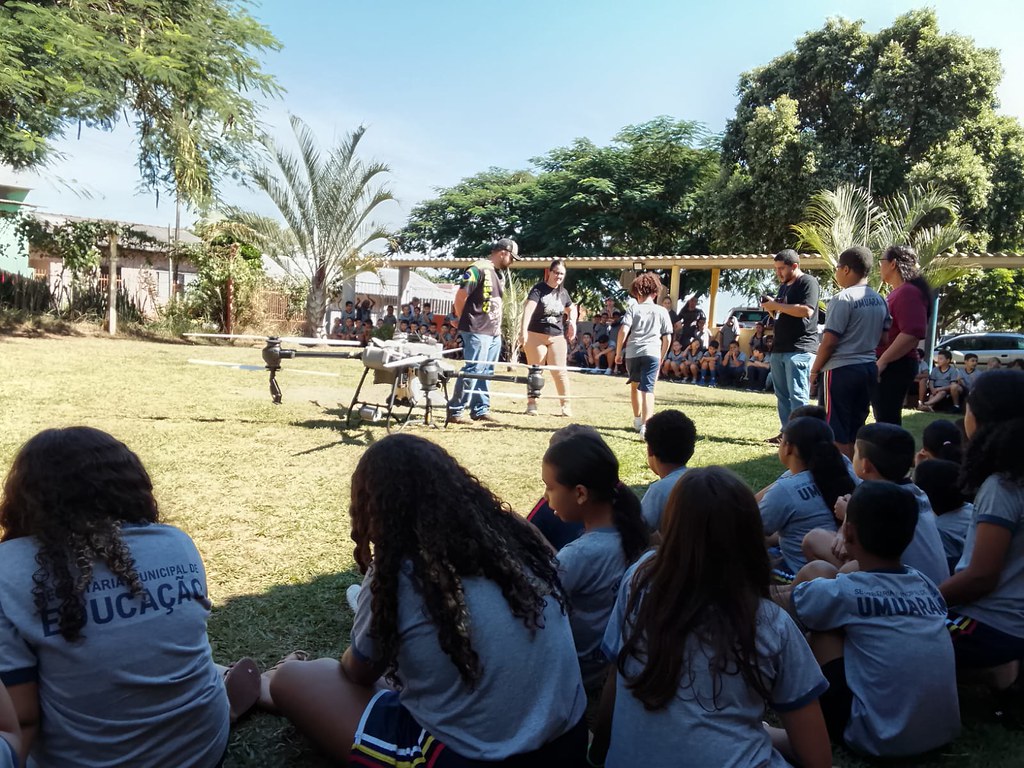 Aula prática de Robótica surpreende estudantes da Escola Ouro Branco
