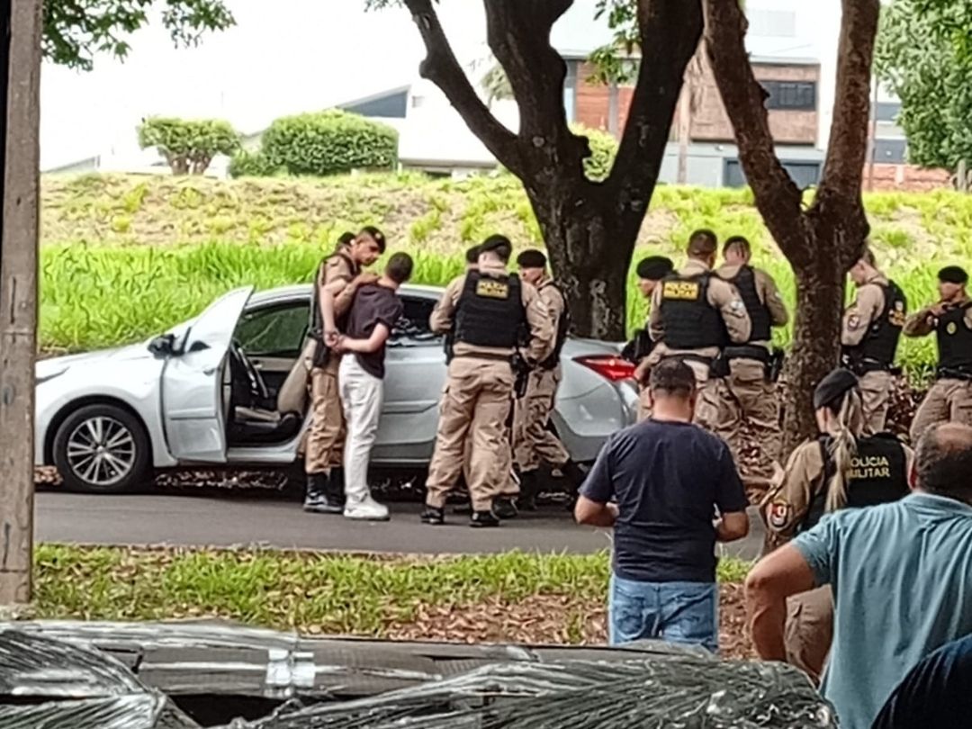 Após disparar contra paciente, médico roubou carro para tentar fugir. VÍDEO