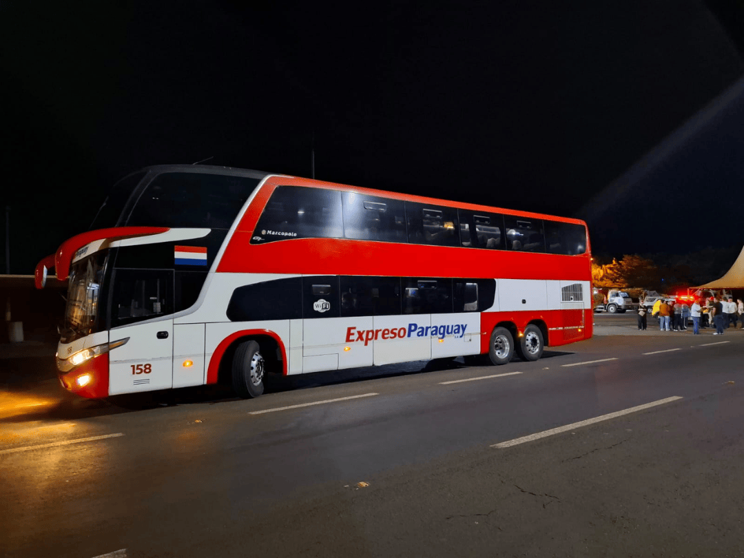 Jornal Ilustrado - Ônibus paraguaio é interceptado e assaltado por criminosos armados na PR-317