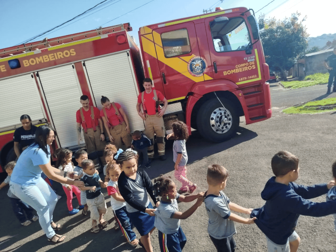 CMEI Tarsila do Amaral simula incêndio e treina evacuação segura