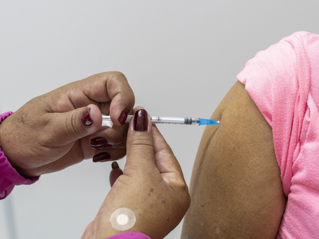 Umuarama reforça pedido para que idosos, gestantes e crianças tomem a vacina