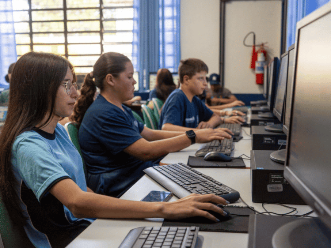 Carteira de Trabalho Digital: cadastros de alunos nas escolas estaduais terminam nesta quinta