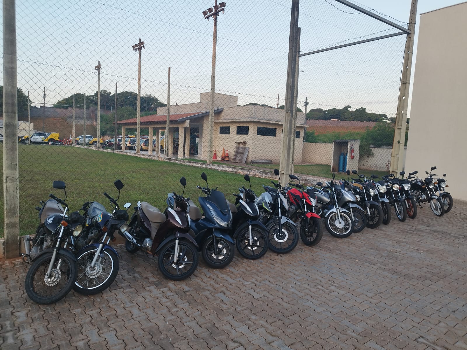 Operação da PM apreende 15 motocicletas e aplica 32 multas em Umuarama 