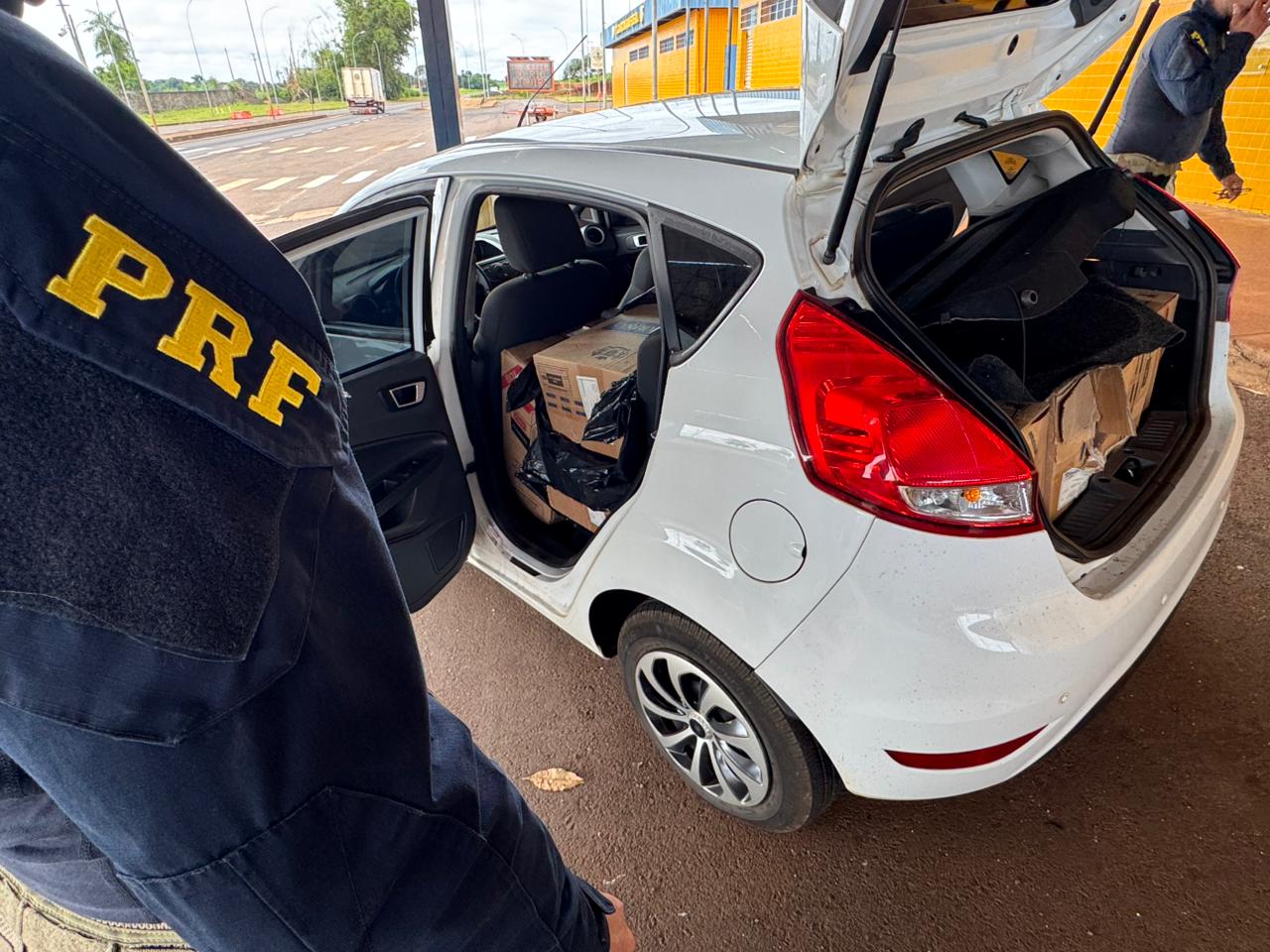 Contrabandista tenta se esconder em conveniência de posto, mas acaba preso pela PRF