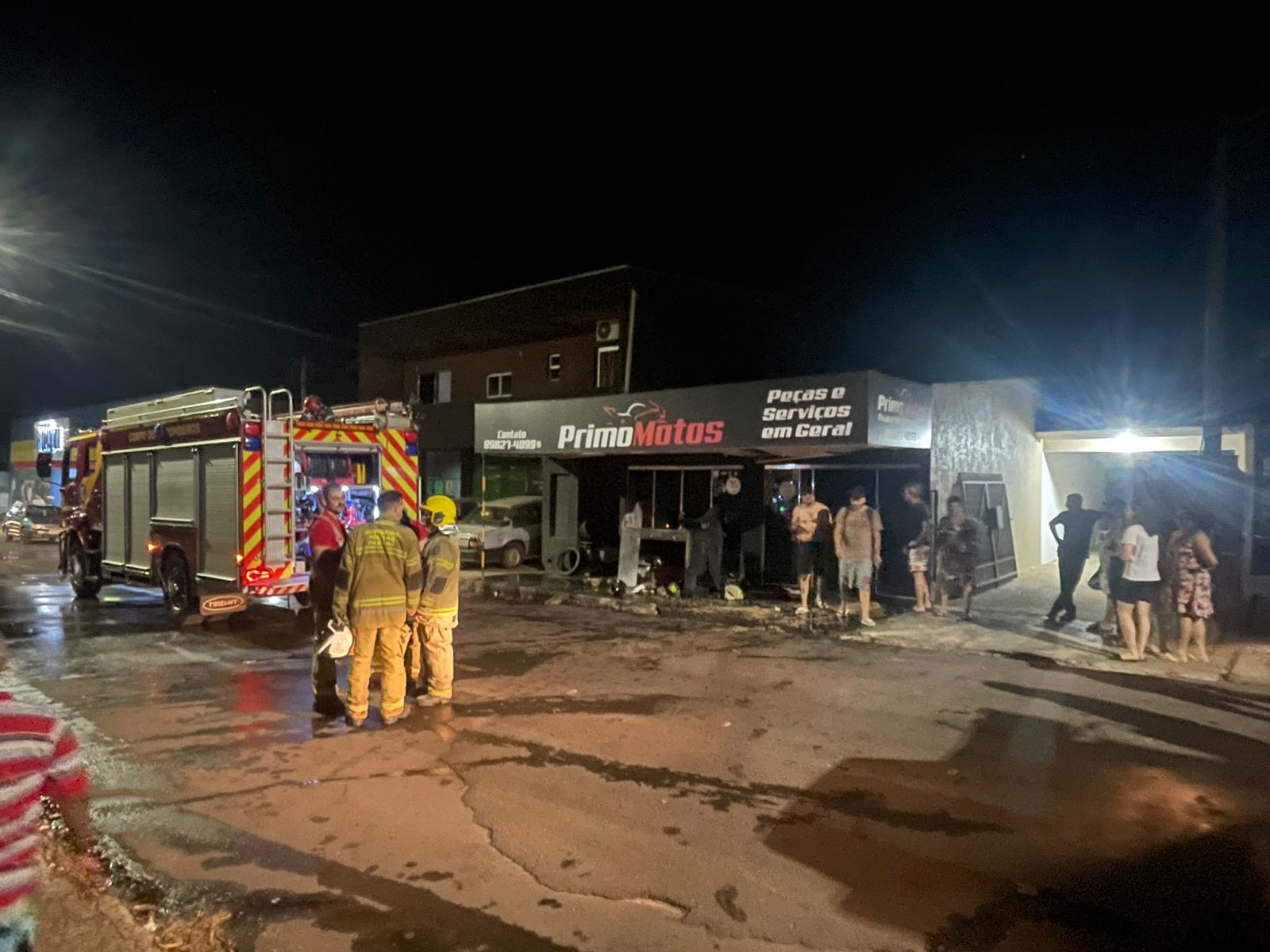 Jornal Ilustrado - Incêndio consome interior de oficina de motos no São Cristóvão
