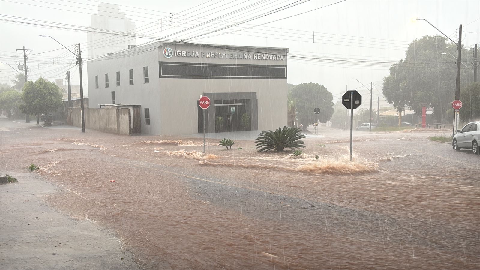 Jornal Ilustrado - Umuarama registra quase 35 mm de chuva; Simepar prevê trégua no feriado