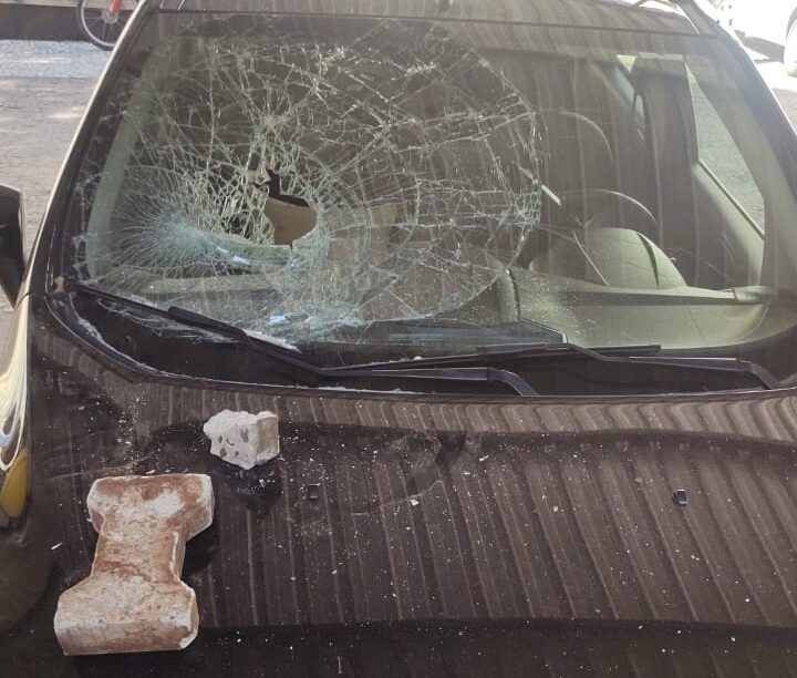 Jornal Ilustrado - Mulher tem carro destruído enquanto participava de missa em Umuarama
