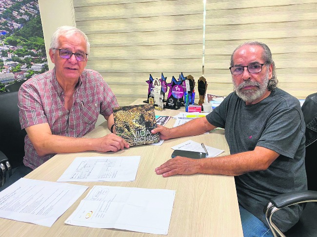 Jornal Ilustrado - O grande jornal do Noroeste do Paraná Jornal Ilustrado - Livro “A Vida dos Bichos” será lançado hoje à noite em Umuarama com imagens raras