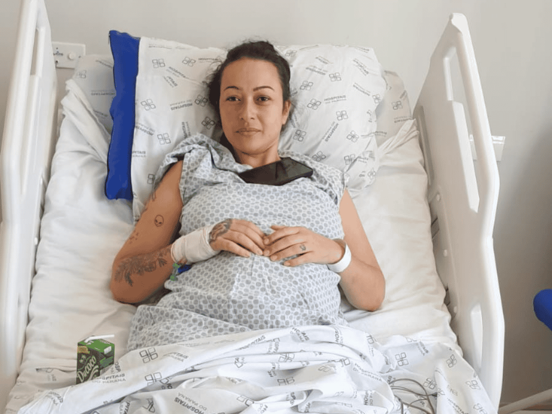 Jornal Ilustrado - Moradora de Cruzeiro do Oeste inicia tratamento com Polilaminina ao ficar paraplégica em tentativa de feminicídio