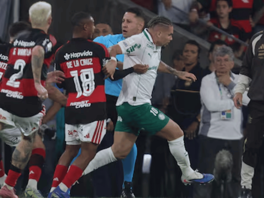 Flamengo reclama da arbitragem após Jorginho fraturar dedão em jogo com o Palmeiras