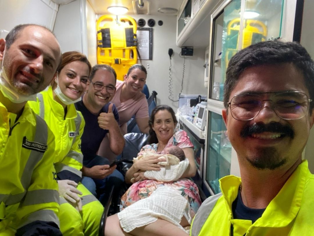Jornal Ilustrado - Bebê de Cafezal do Sul nasce em ambulância da EPR na PR-323