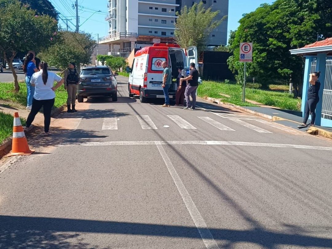 Criança de 11 anos é atropelada ao sair de escola na Avenida Rotary, em Umuarama