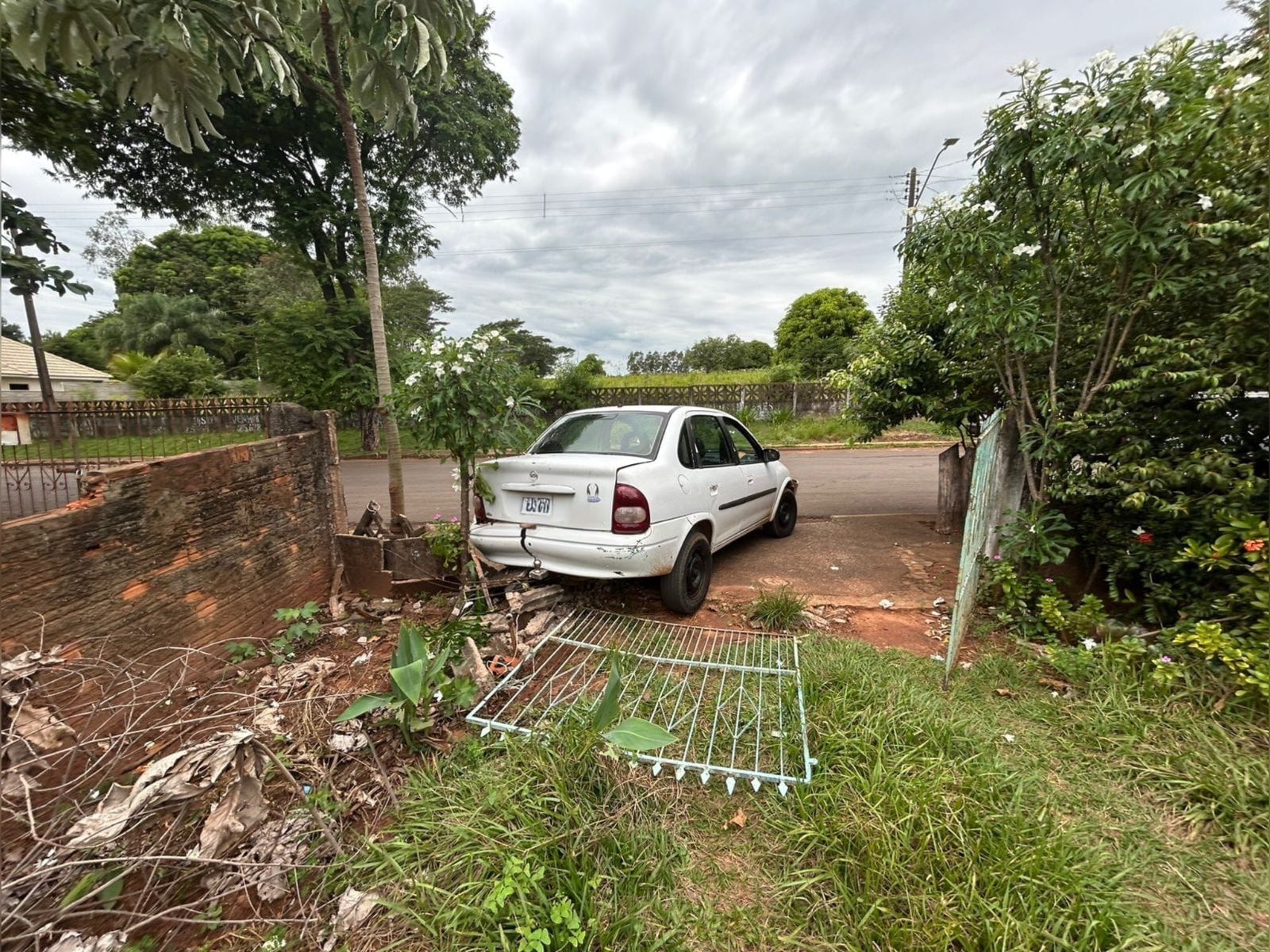 Jornal Ilustrado - Motorista é preso por embriaguez após causar colisão frontal no centro de Alto Piquiri 