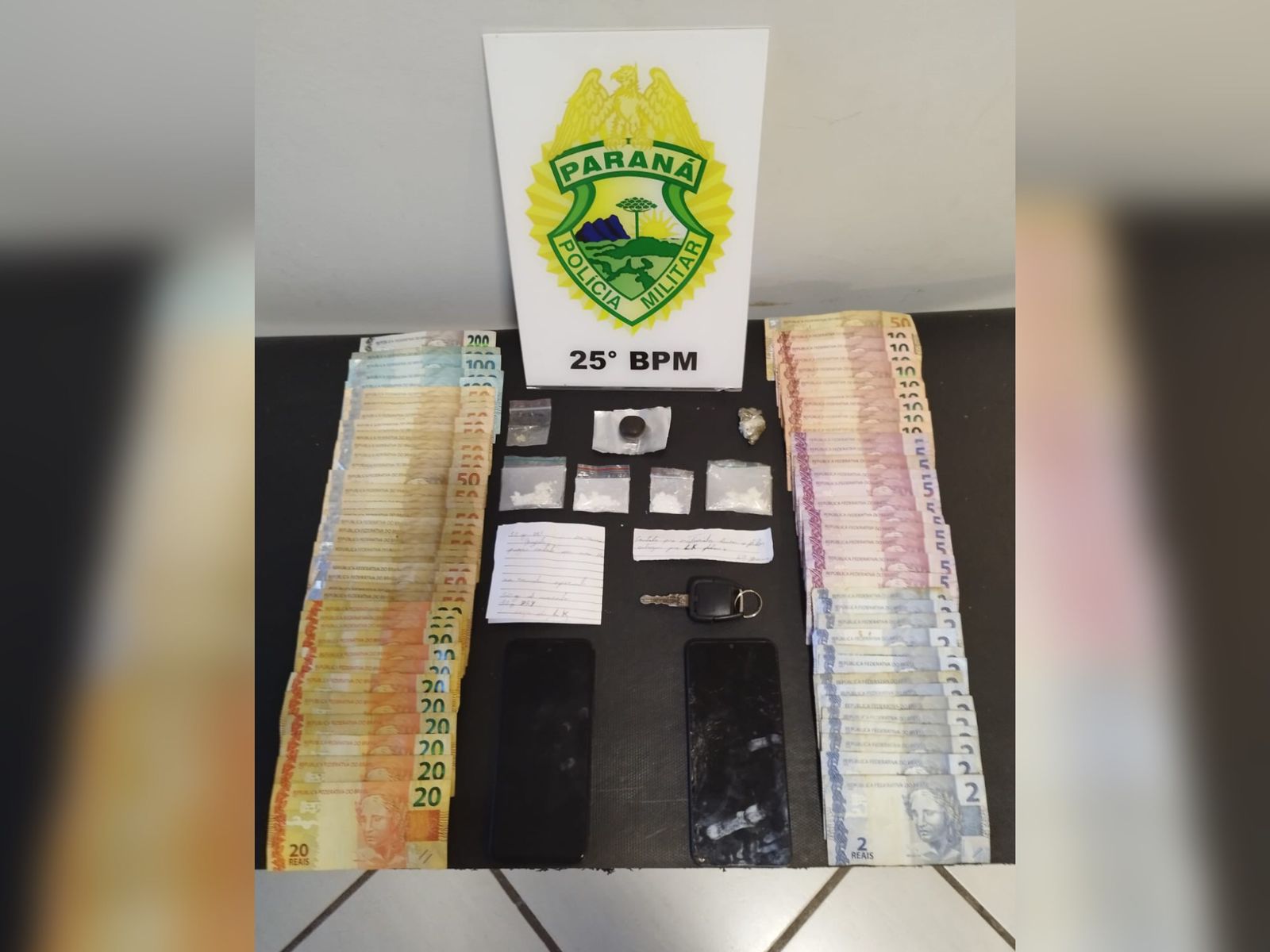 Casal é preso suspeito de tráfico de drogas por delivery em Umuarama 