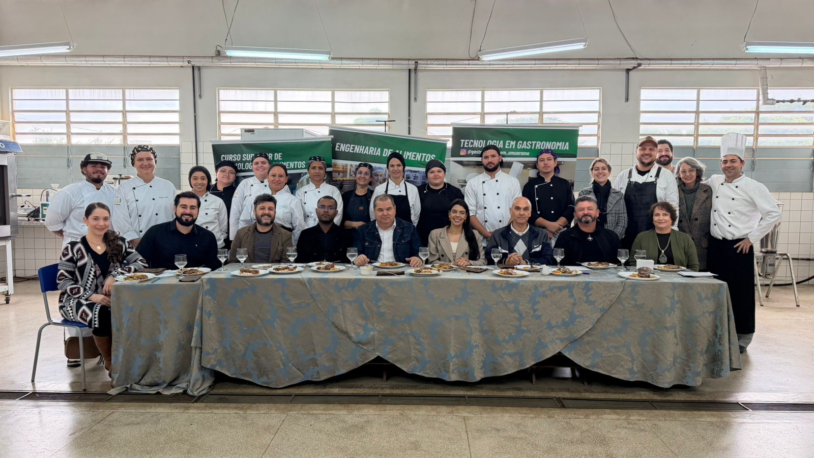 Jornal Ilustrado - Estudantes de Gastronomia da UEM participam de desafio culinário com pratos à base de pato