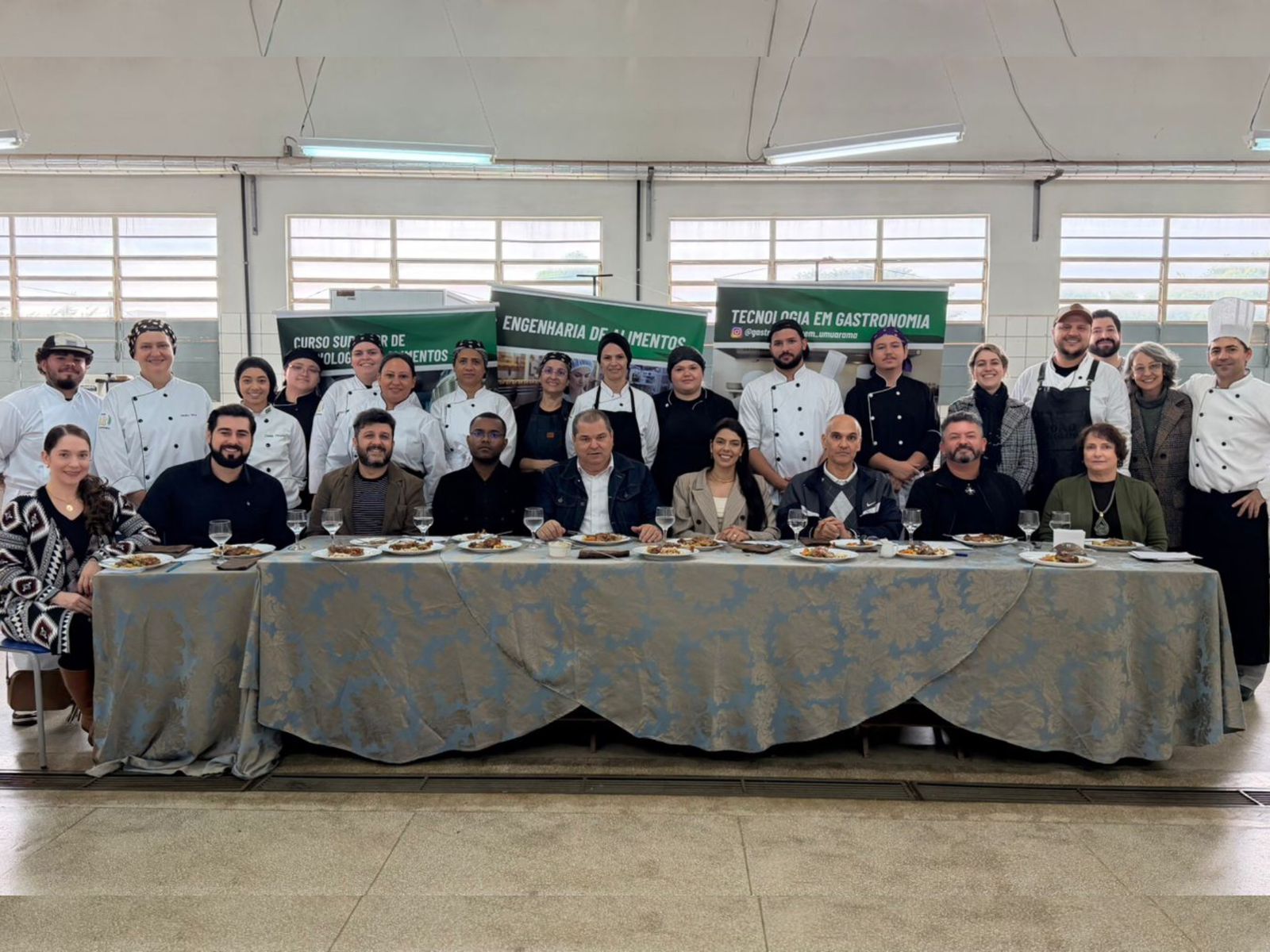 Estudantes de Gastronomia da UEM participam de desafio culinário com pratos à base de pato