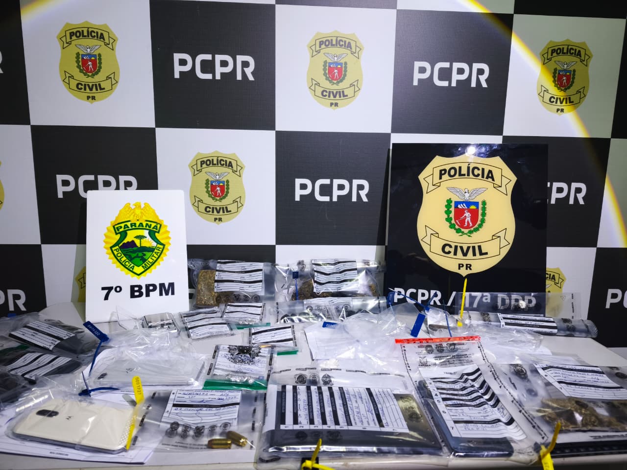 Jornal Ilustrado - Operação Efeito Dominó prende quatro pessoas e apreende drogas e munições em Mariluz