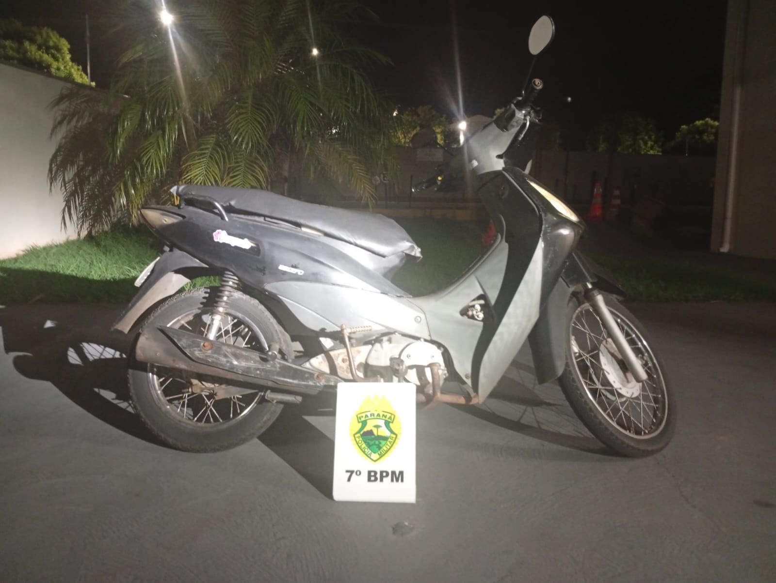 Adolescente de 16 anos tenta fugir da PM em moto com débitos desde 2009 em Cruzeiro do Oeste
