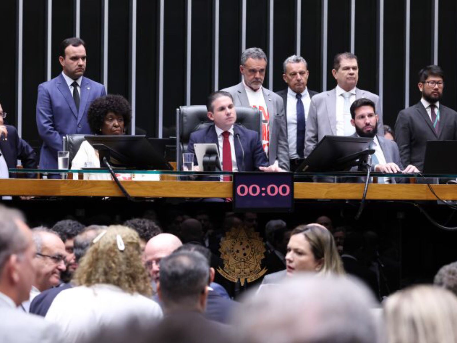 Jornal Ilustrado - Câmara aprova em dois turnos fim da escala 6x1 com jornada máxima de 40 horas semanais
